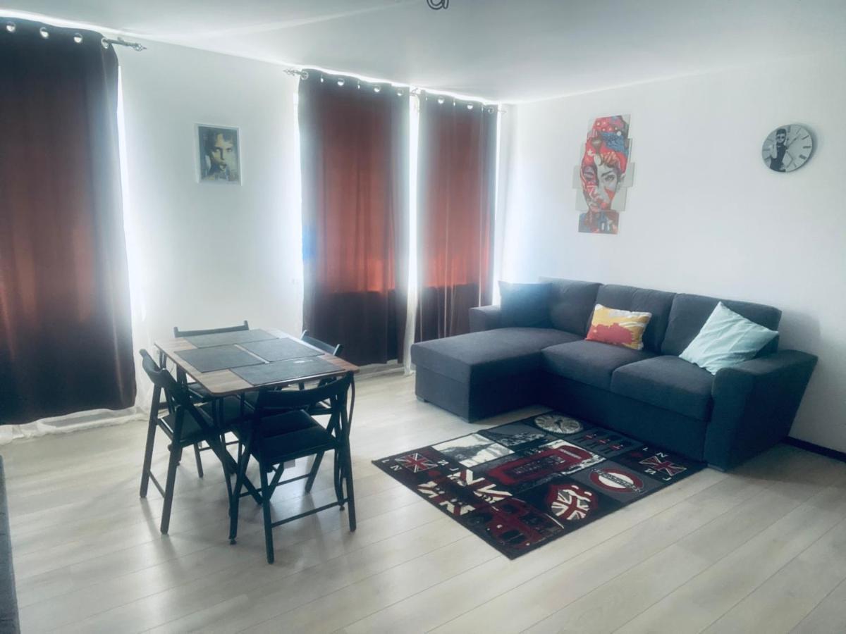 Tourist Apartment 1 Piatra Neamţ Dış mekan fotoğraf